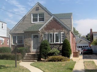 10 Elton Rd N, Stewart Manor, NY 11530