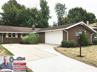 5303 Berkshire Dr, North Olmsted, OH