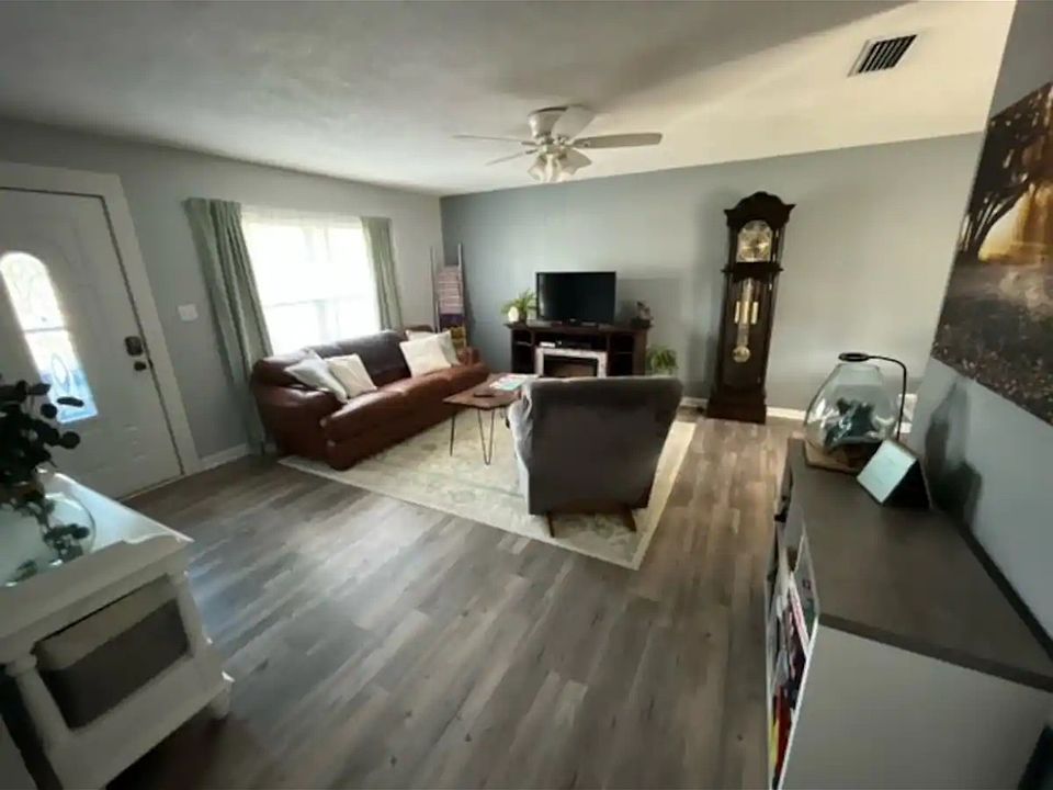 1st image of 2718 10th St #2718