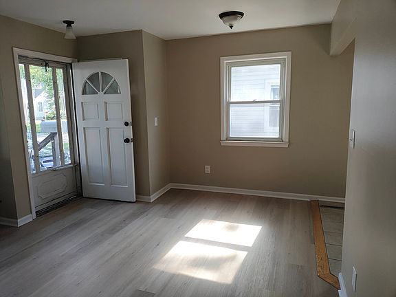 4th image of 24399 Hopkins St