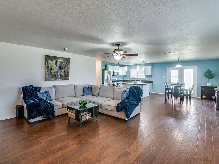 728 Falcon Rd — Photo 3