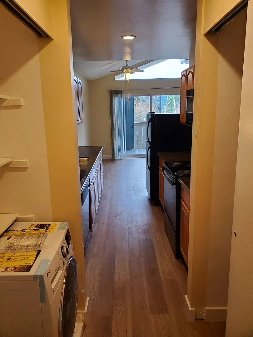 Townhouse Apartments — Photo 3