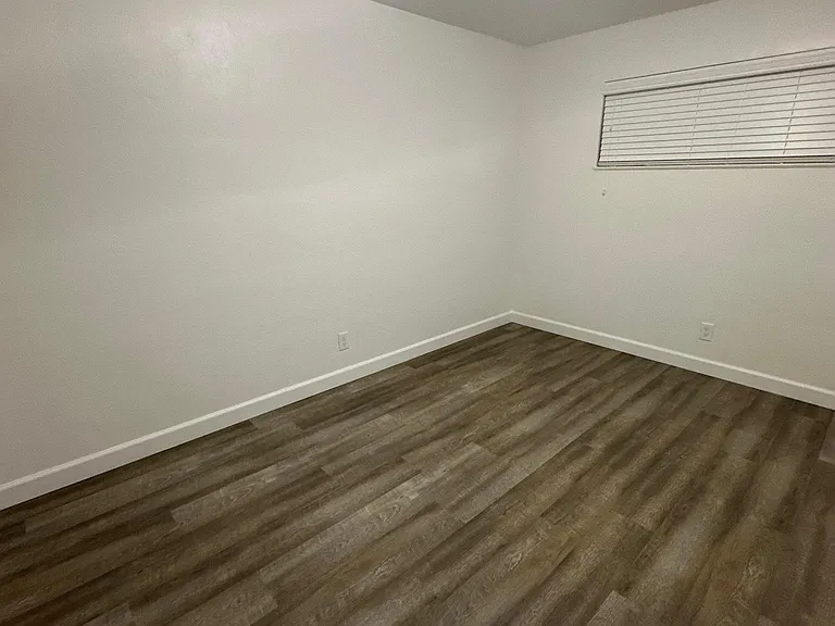 612 N Blackstone St — Photo 3