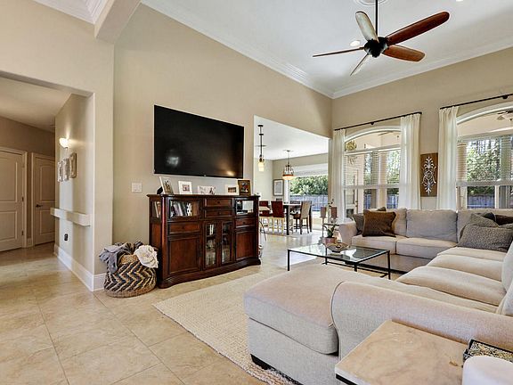 5th image of 12025 Ol Oak Dr