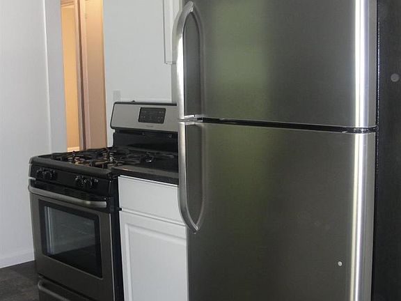 3rd image of 810 Dwight St
