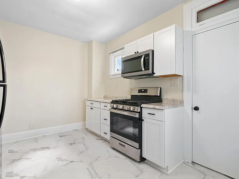 683 E Whittier St — Photo 8