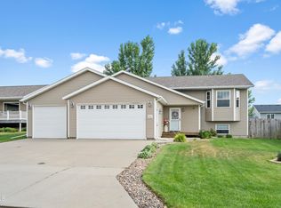 5945 28th Ave SE, Lincoln, ND 58504