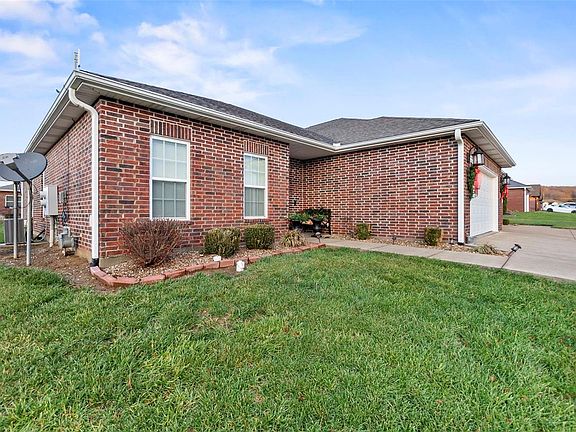 3rd image of 130 Summerfield Way