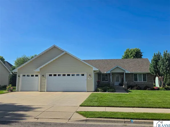 2300 Aspen Ln, North Mankato, MN 56003