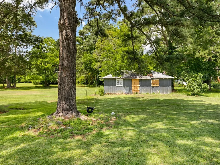 149 Beach Rd — Photo 33