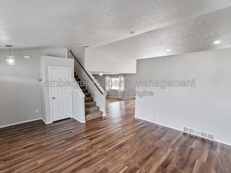 1915 W Jay Ave — Photo 3