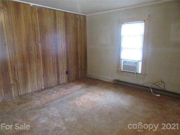 2nd image of 709 Jefferson Ave NE