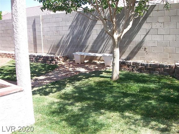 4th image of 322 W Azure Ave