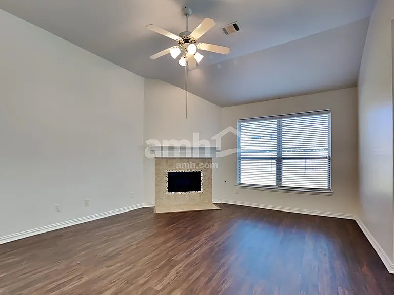 813 Lovebird Ln — Photo 7