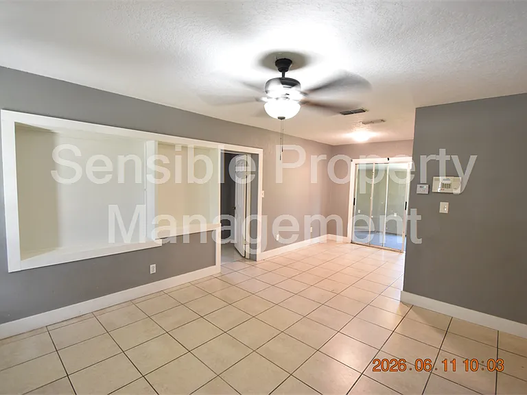 1906 E Bougainvillea Ave — Photo 2