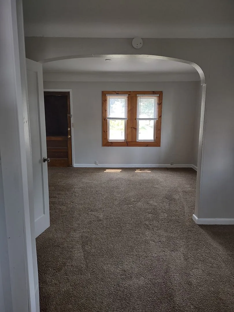 210 2nd St. SE — Photo 4