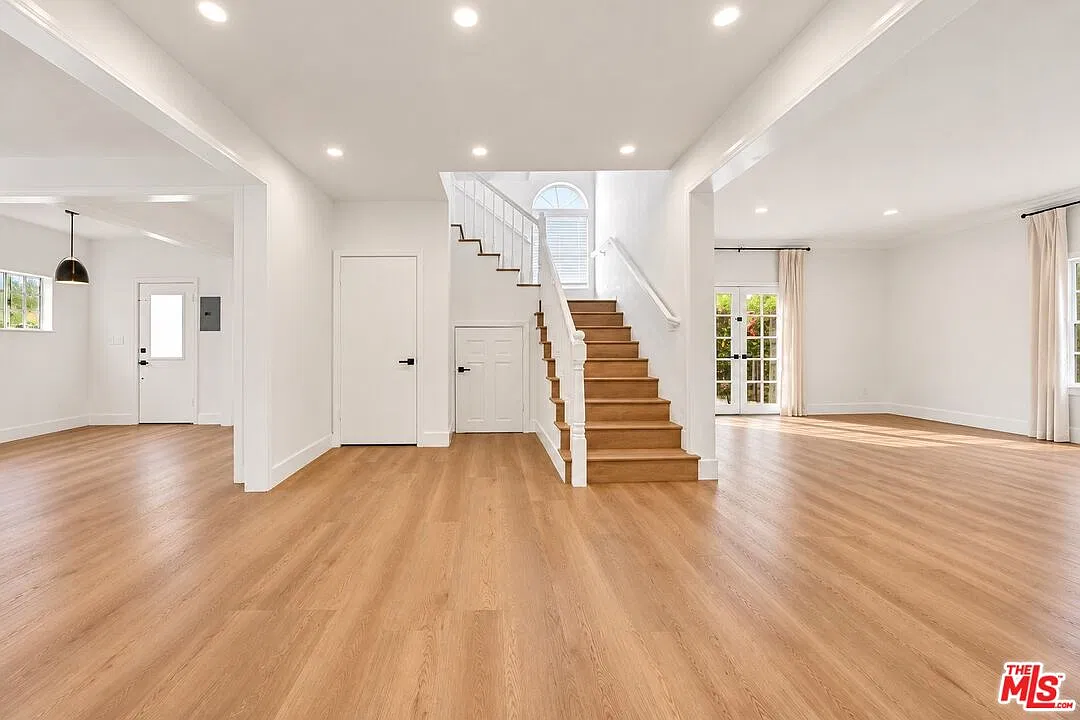 4 bed, 4.0 bath, 2100 sqft, $7,400 — Photo 4