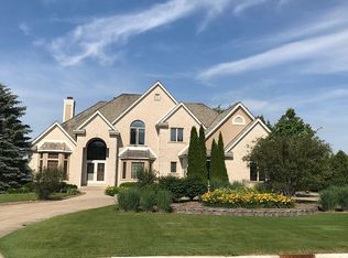 1809 E Bristlecone Dr, Hartland, WI