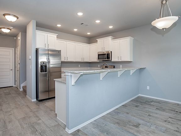 3rd image of 1346 N Corsica Dr Room 3