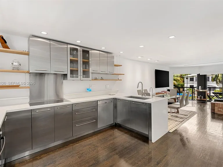 3560 W Fairview St — Photo 16