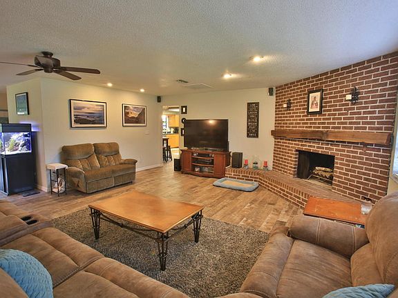 4th image of 20 Whippoorwill Ln