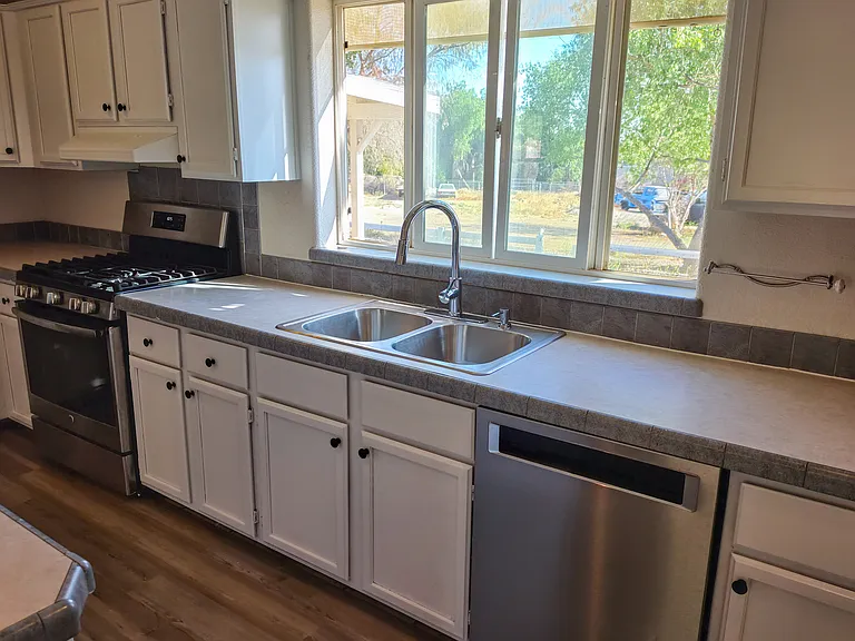 25120 Charina Rd — Photo 32