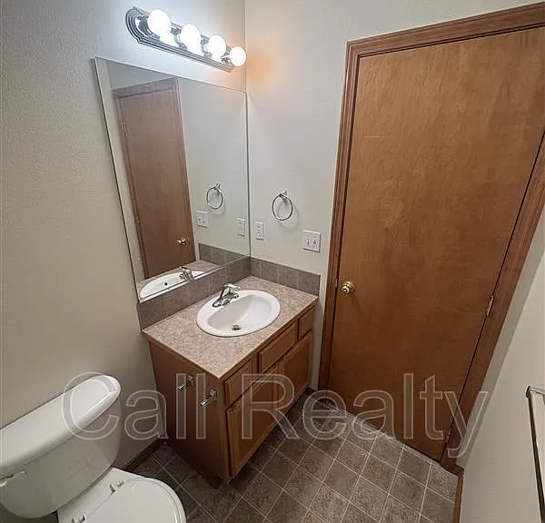 18716 E Augusta Ct — Photo 10