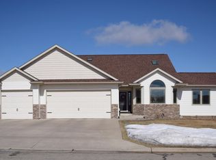 1710 Gray Fox Dr NE, Owatonna, MN 55060