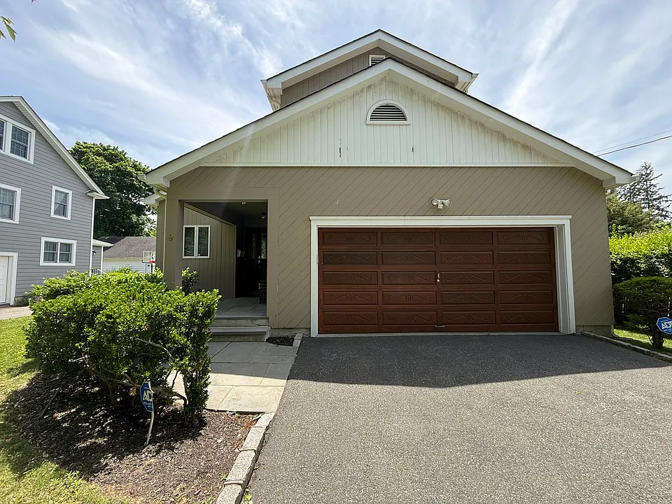 9 Linden Pl