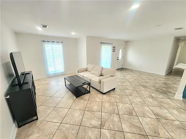 3 bed, 2.0 bath, 1476 sqft, $2,200 — Photo 4