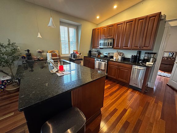 5th image of 176 Dorchester St #3