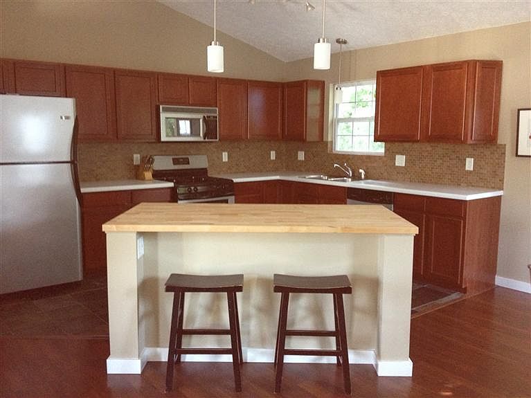 2nd image of 301 Carey Ln