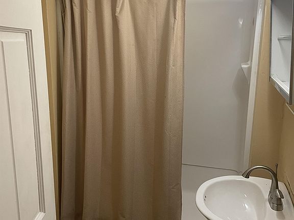 2nd image of 535 Algoma Blvd #1