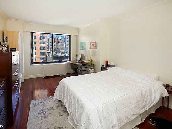 5th image of 200 E 61st St APT 6F