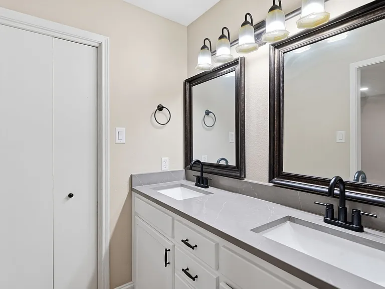 306 Dove Creek Trl — Photo 23