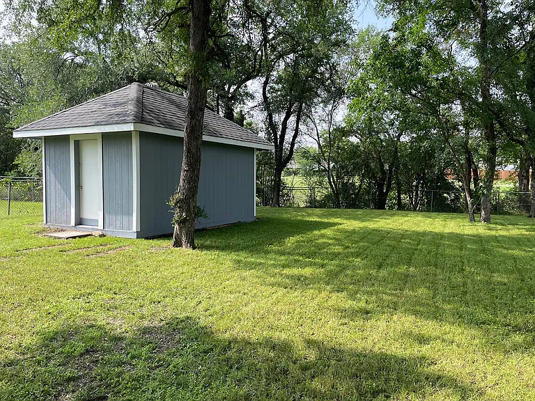 4749 Laverda Dr — Photo 12