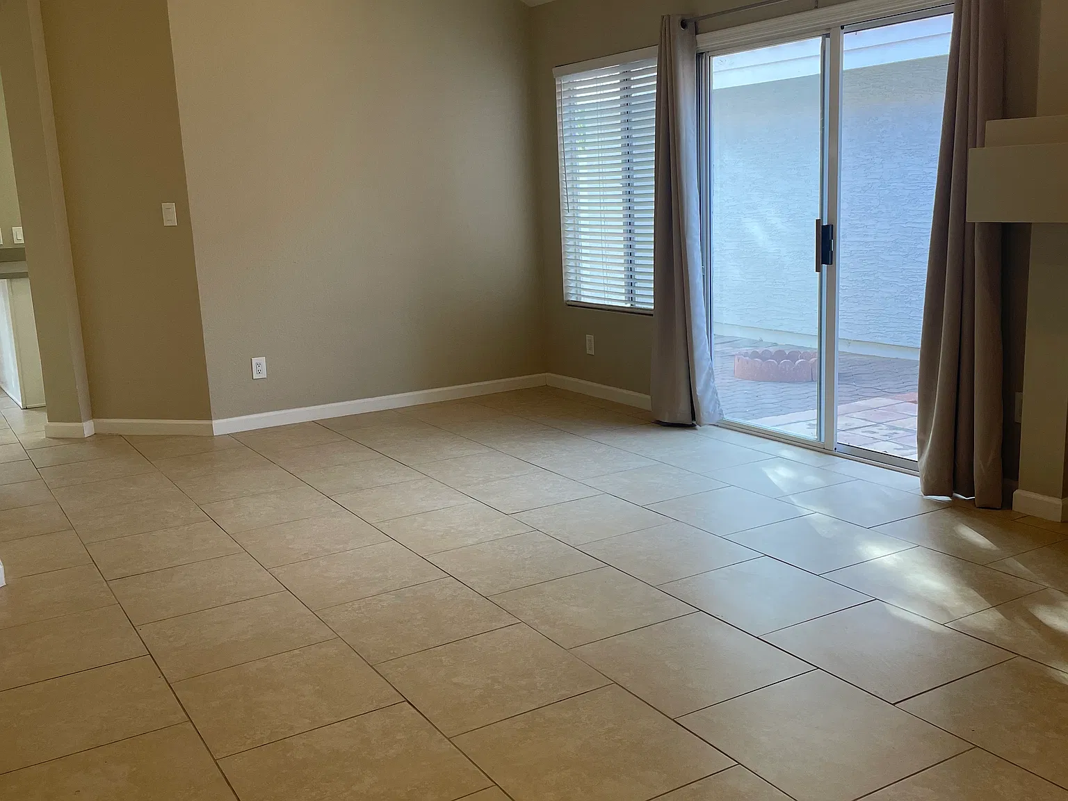 3 bed, 1383 sqft, $2,100 — Photo 3