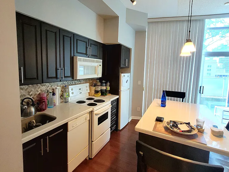 18 Yonge St #604 — Photo 3