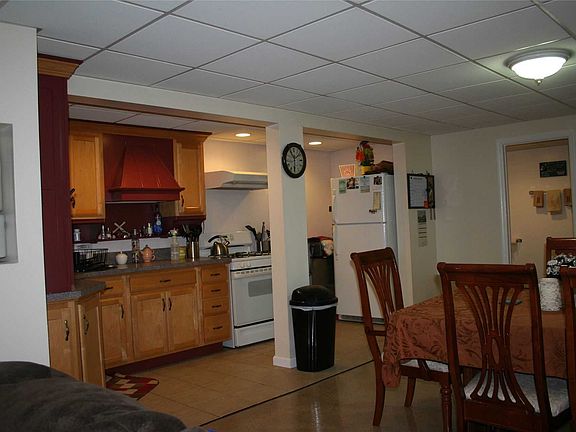 5th image of 32 Tower Hill Ave