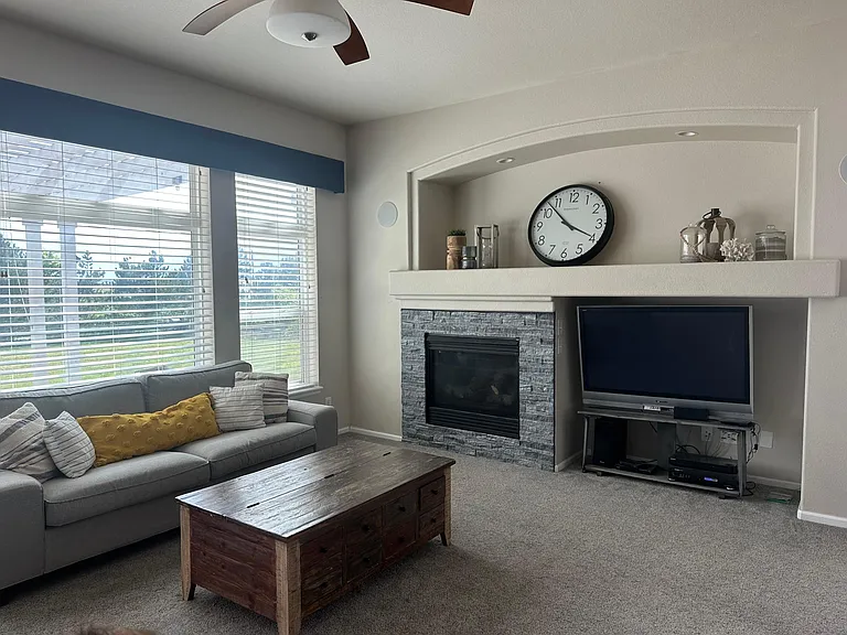 360 Columbine Dr — Photo 4