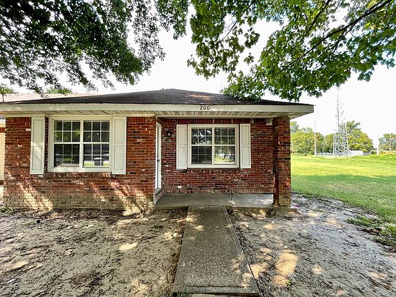 2nd image of 200 Oak St