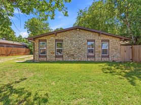 1911 Hearthside Dr, Austin, TX