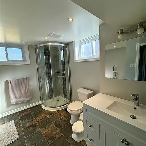 784 Comstock Cres — Photo 13