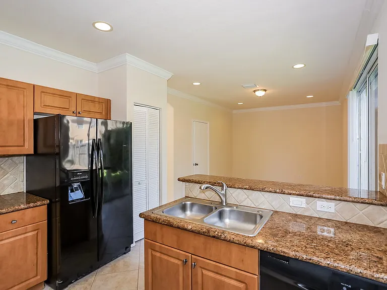 2030 SE 14th Ct — Photo 7