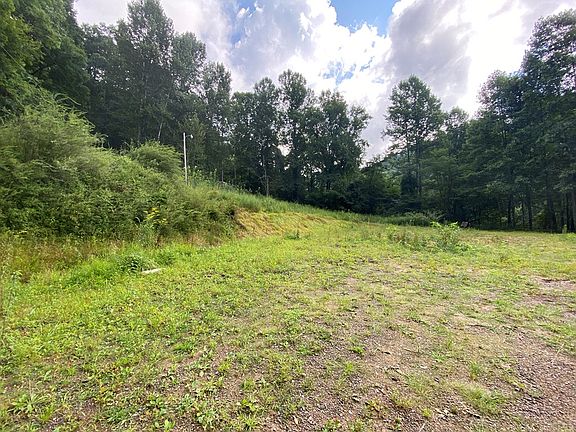 3rd image of 25 Johanna Dr