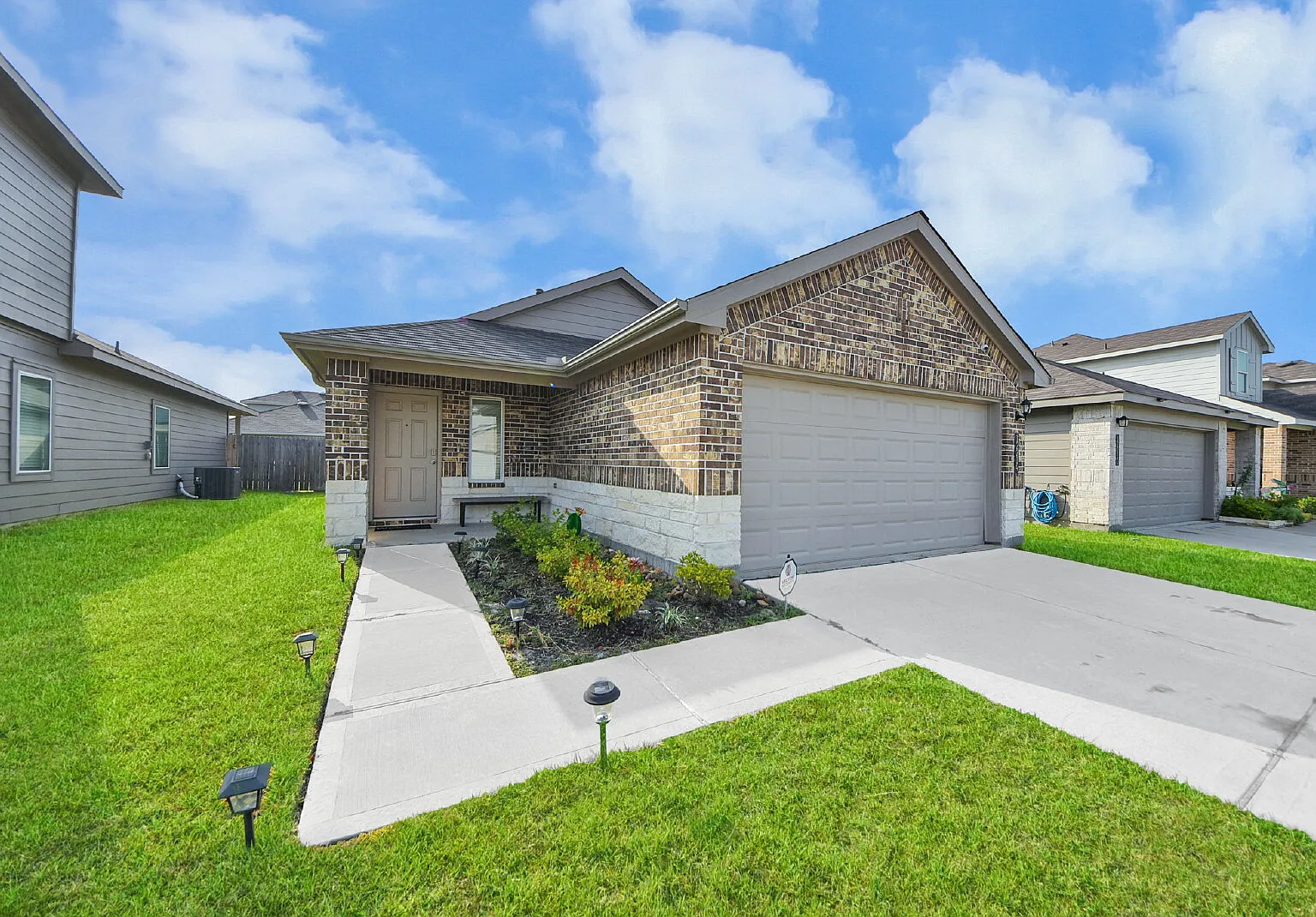 3 bed, 2.0 bath, 1368 sqft, $1,800 — Photo 1