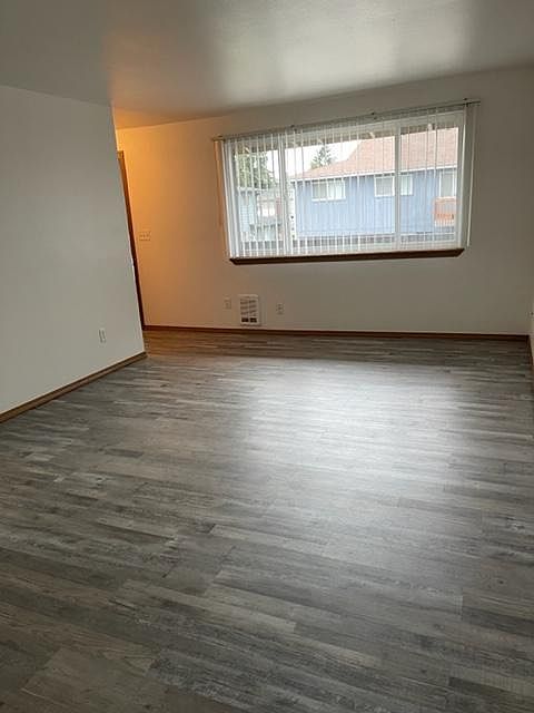 1st image of 1271 Woodgate Ave