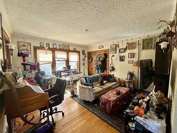 4th image of 1800-1808 E Olive St #11