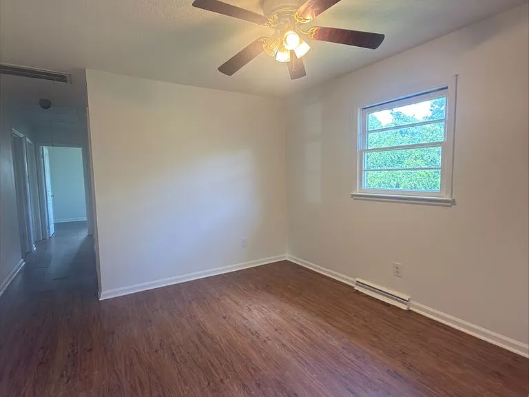 1309 Ardmore Dr — Photo 2