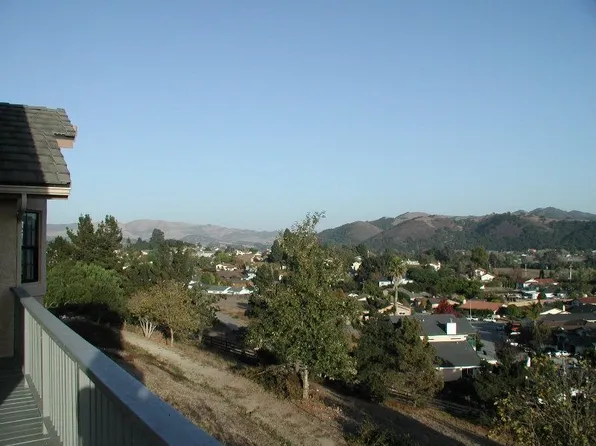 211 Oakwood Ct, Arroyo Grande, CA 93420